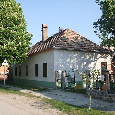 Bike Stop Duna Dunaszentmiklós Εξωτερικό φωτογραφία