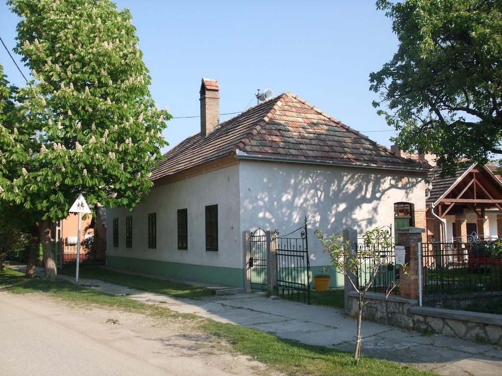 Bike Stop Duna Dunaszentmiklós Εξωτερικό φωτογραφία